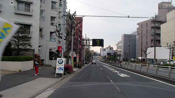 早朝の環七通り